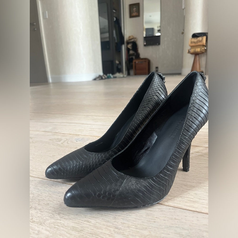 BNWT Snakeskin Skull Detail Black Pumps - Picture 5 of 7